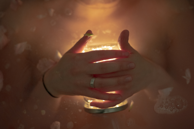 Image of light streaming through hands (Distance Reiki Healing in Adheri for Energy Alignment